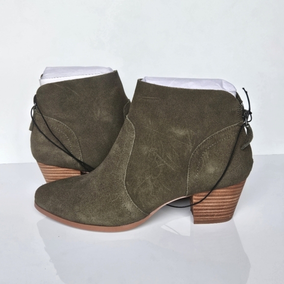 Violet & Red Cupid Booties Olive Green Boots Faux Leather Suede Stacked Heel NEW - Picture 6 of 6